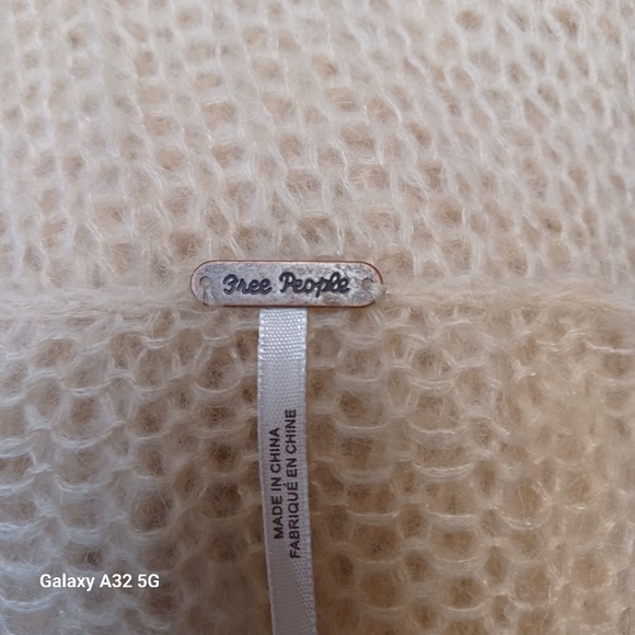 Free People Cream Knit Sweater Size M - Picture 2 of 11